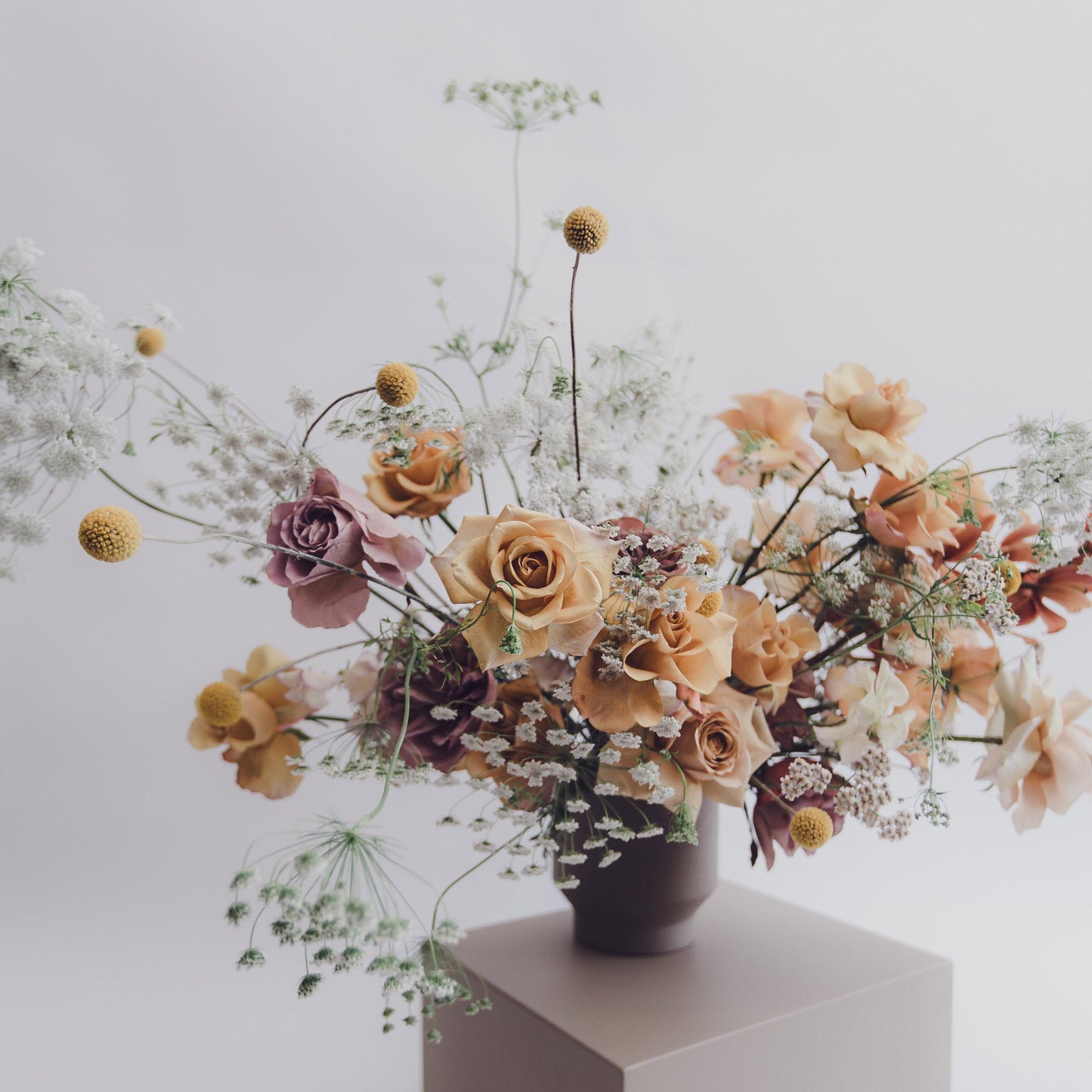 Modern luxury flowers in a stunning vase arrangement featuring Roses, Ammi and Sweet-peas from Edinburgh florist Aspen Florals