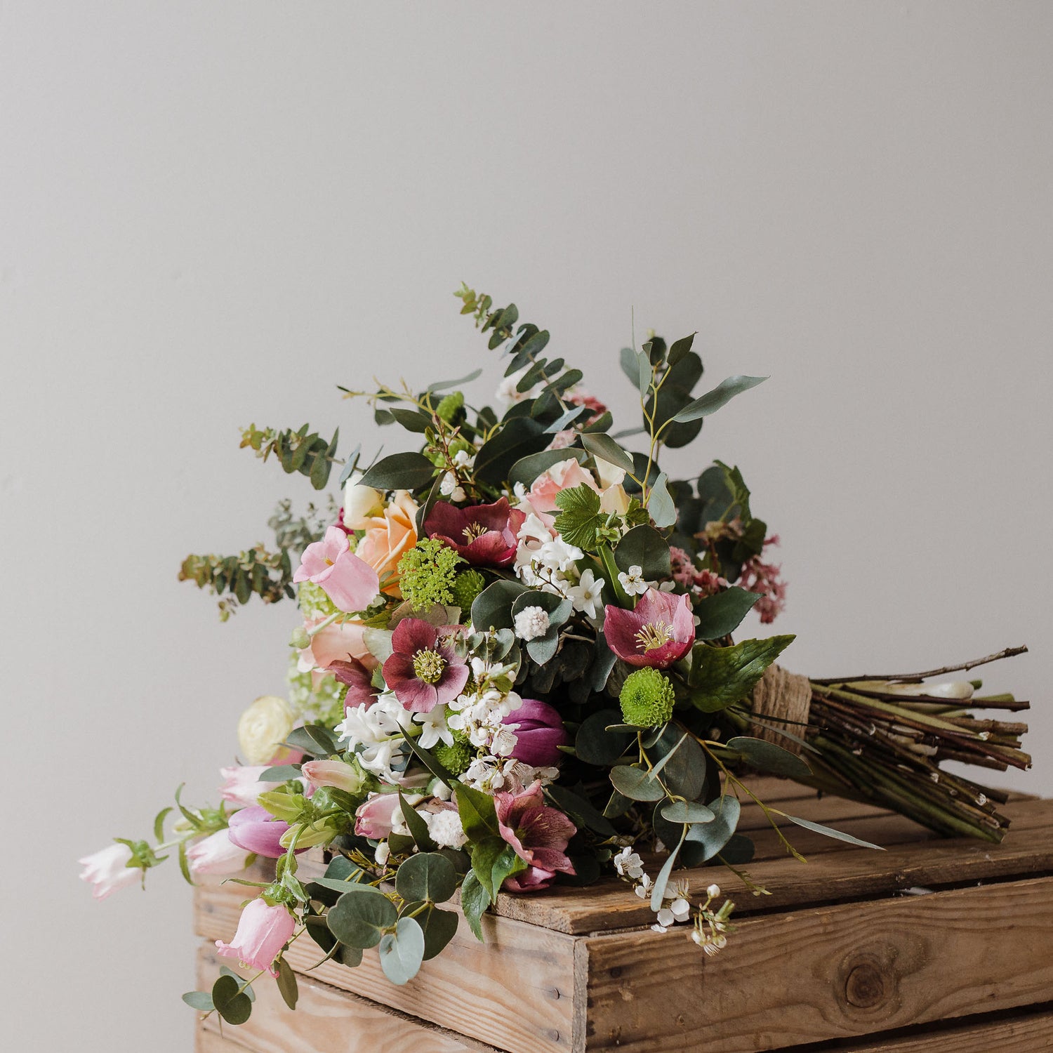 One of Edinburghs leading independent florists for beautiful, seasonal blooms with original, creative design. Experience the beauty of nature delivered to your doorstep! Our exquisite selection of fresh and dried flowers brings timeless elegance and natural charm to any occasion.