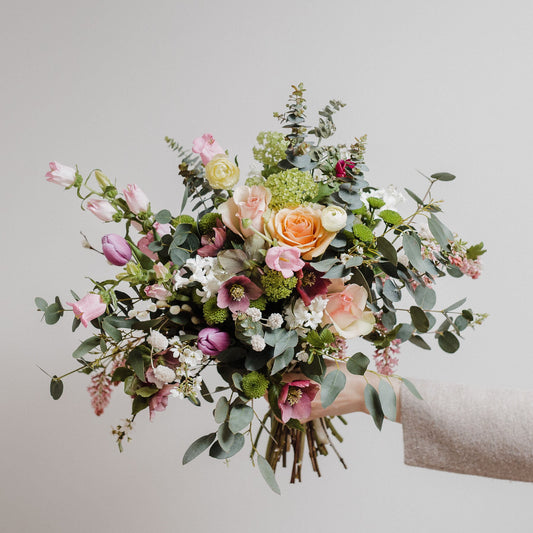 Seasonal luxury blooms, posies and hand tied bouquets and wedding flowers